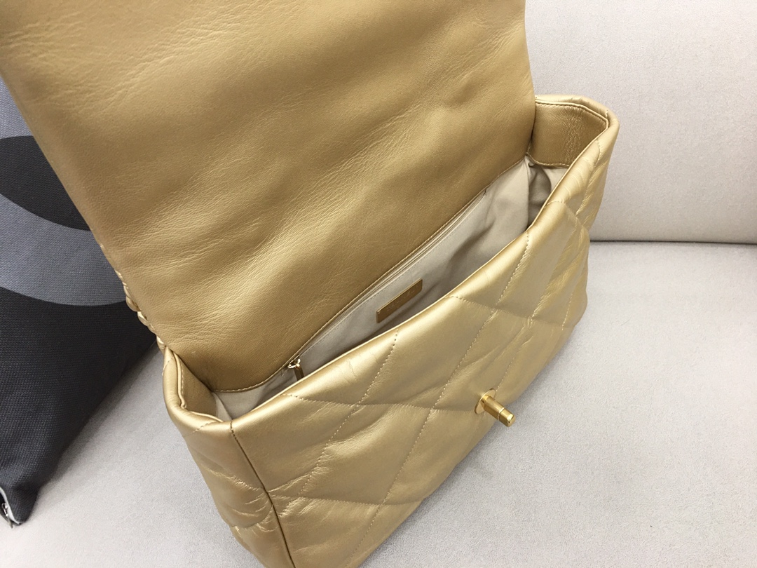 Lambskin 19 Maxi Handbag Flap Bag AS1162 Gold